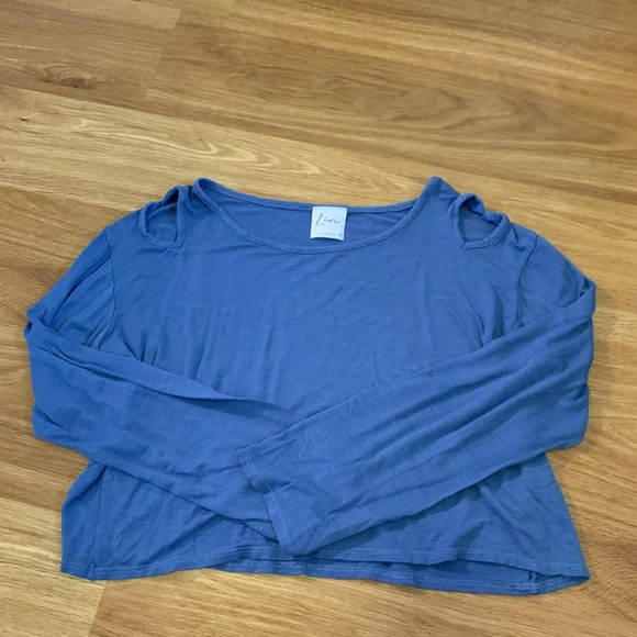 Tops - Blue cropped long sleeve